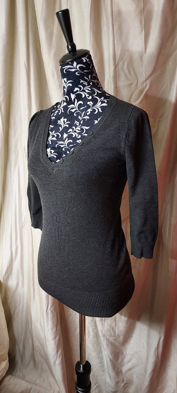 Takeout Gray Fitted V Neck Sweater Size M Womens